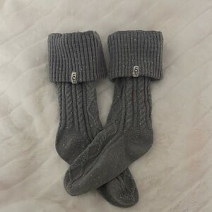 UGG Women’s Gray Cable Knit Under Boot Socks